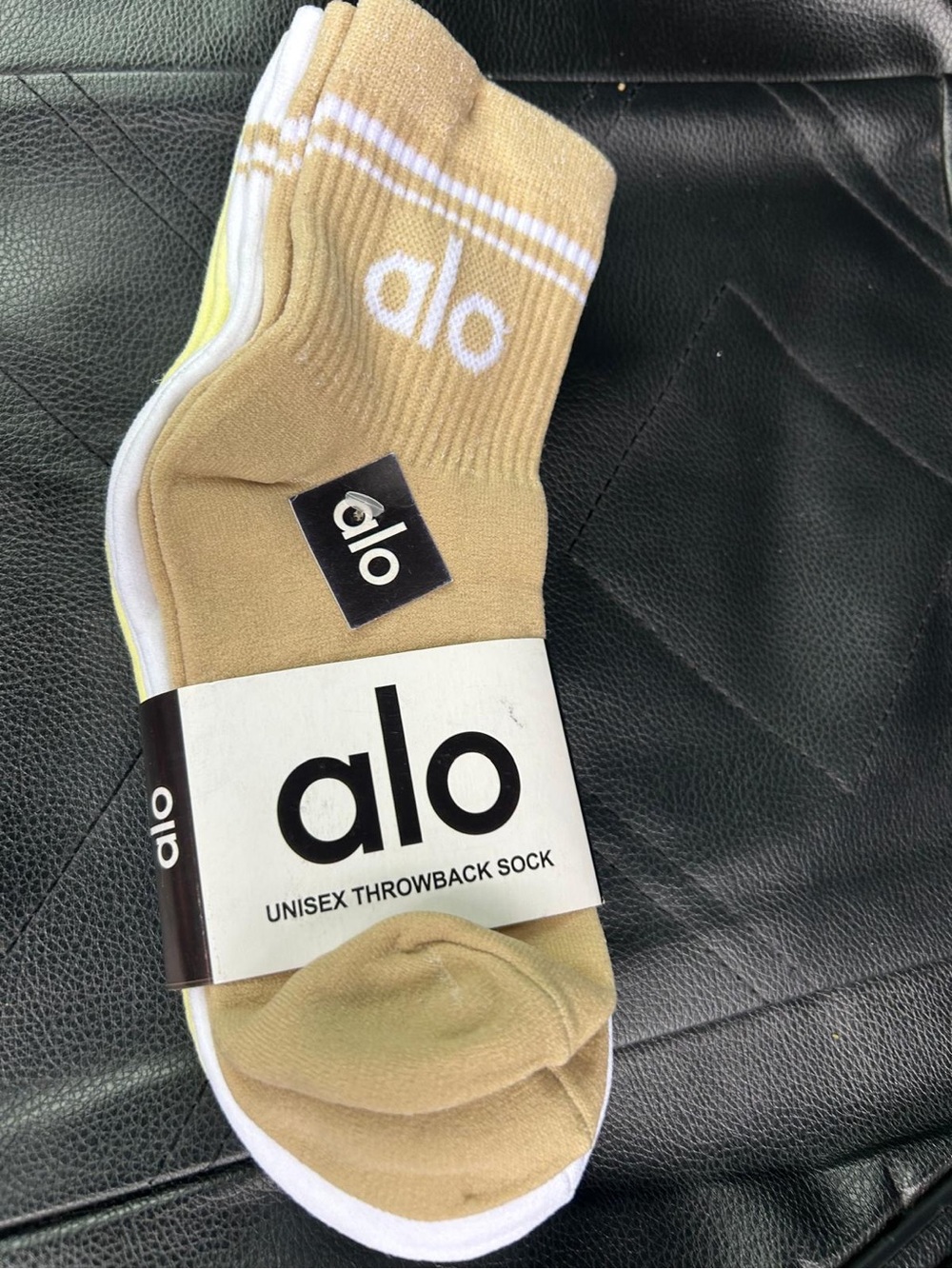 ALO Yoga Tan & White Unisex Throwback Athletic Socks - 3-Pack